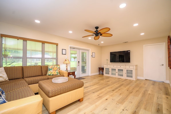 Living area - Farm Retreat in Williston, Near Gainesville & Ocala (Williston)