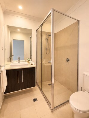Bathroom - Hinterland Nook - Stay near Robina & Cbus (Mudgeeraba)