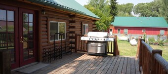 Cozy Riverside Cabin