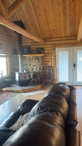 Cozy Riverside Cabin