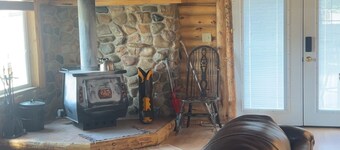 Cozy Riverside Cabin