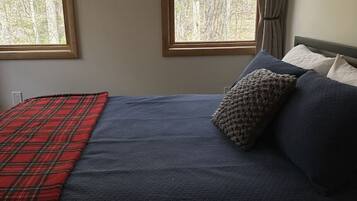 3 bedrooms, desk, iron/ironing board, WiFi