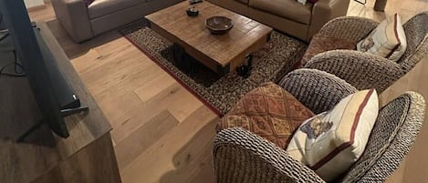 TV, fireplace, video games, stereo