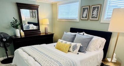 Charming guesthouse in Tulsa's most picturesque neighborhood, Maple Ridge