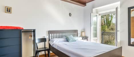 WiFi, bed sheets