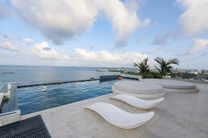 Outdoor pool - Nyali Comforts Seaview Apartments  (Mombasa)