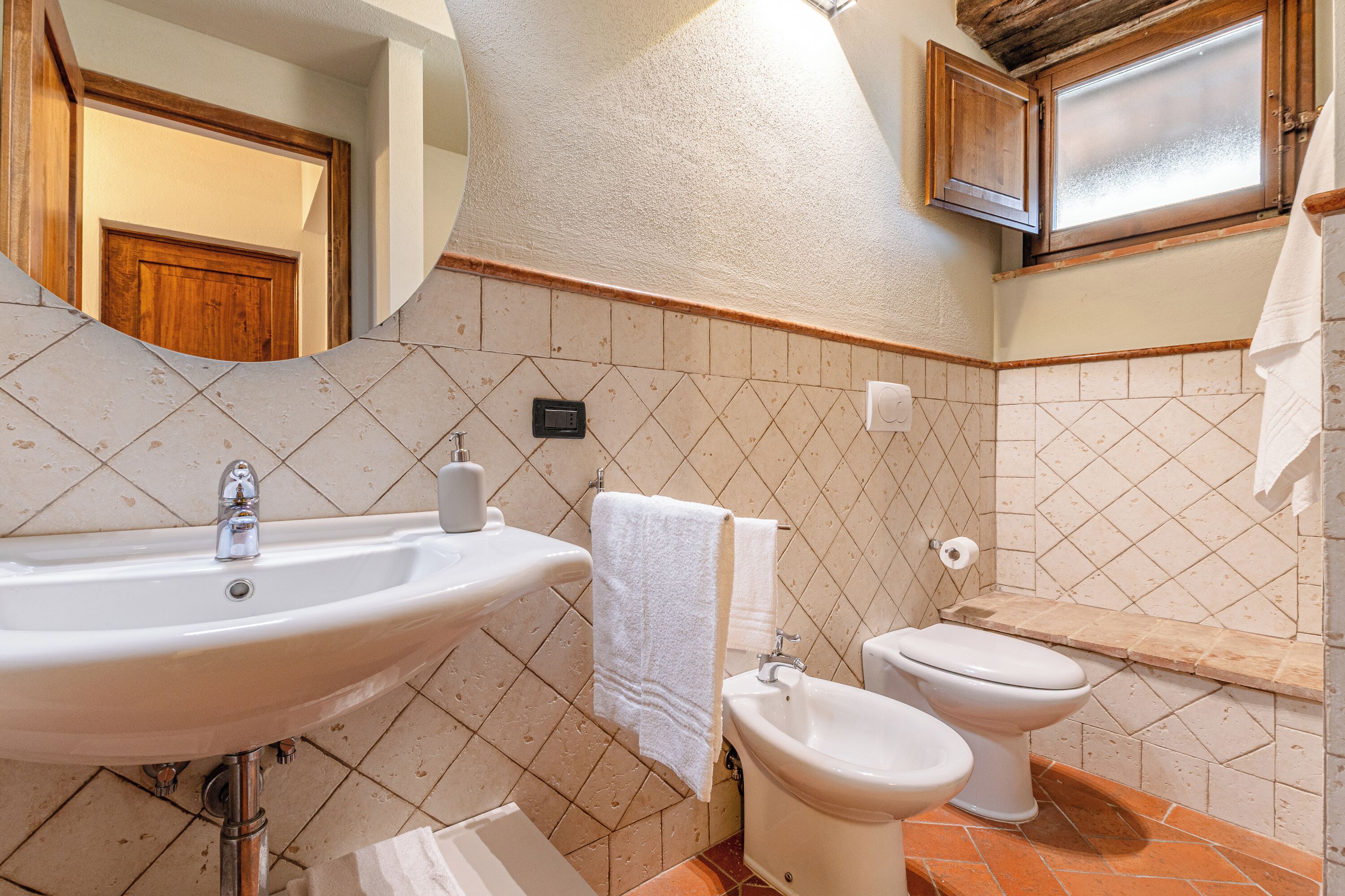 Doccia, asciugacapelli, bidet, asciugamani
