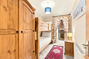 3 bedrooms, desk, iron/ironing board, WiFi - 5 Old Templars - North East Escapes (Spittal)