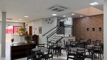 Basic Triple Room | Dining