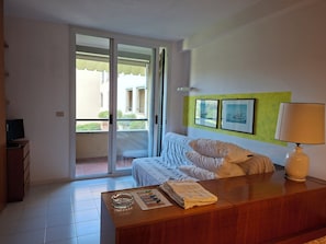 Living area - Punta Ala: Studio Apartment with Ocean View - Climate - Parking Space - Beaches (Punta Ala)