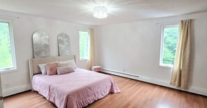 Room - Spacious home a stones throw from Newfound Lake (Bristol)