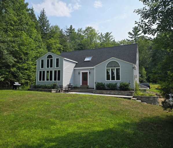Exterior - Spacious home a stones throw from Newfound Lake (Bristol)