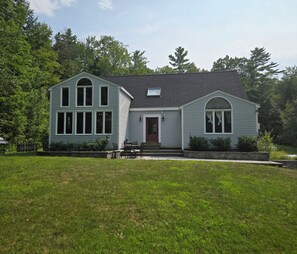 Exterior - Spacious home a stones throw from Newfound Lake (Bristol)
