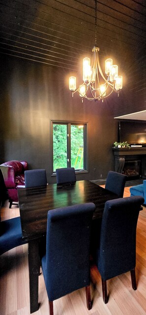 Dining - Spacious home a stones throw from Newfound Lake (Bristol)