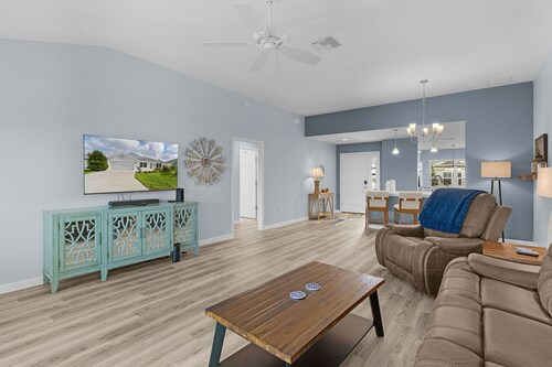 Dog-Friendly 3BR Designer Home with Spa & 4-Seat Golf Cart