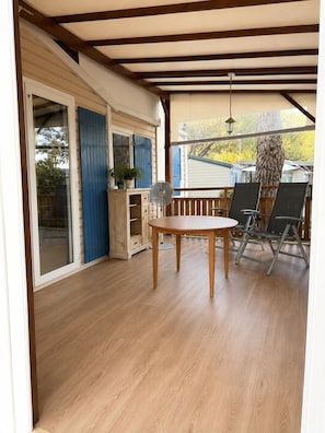 Property grounds - Air-conditioned mobile home - Large, shaded site - Domaine Montrose Campground (Tourbes)