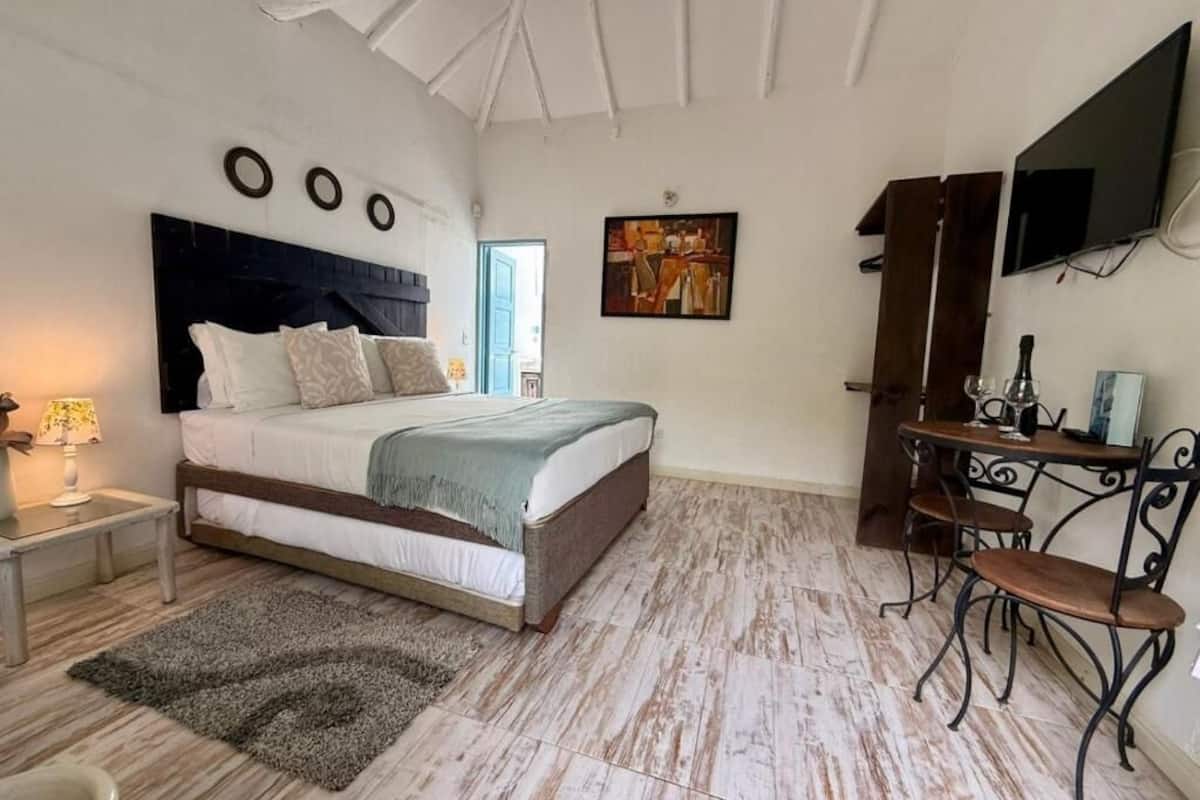 ห้องดีลักซ์สำหรับสี่ท่าน, ลานระเบียง, วิวสวนหย่อม | Wi-Fi ฟรี