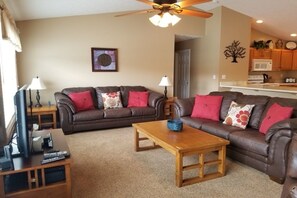 TV, DVD player - Summer Breeze (New Tazewell)