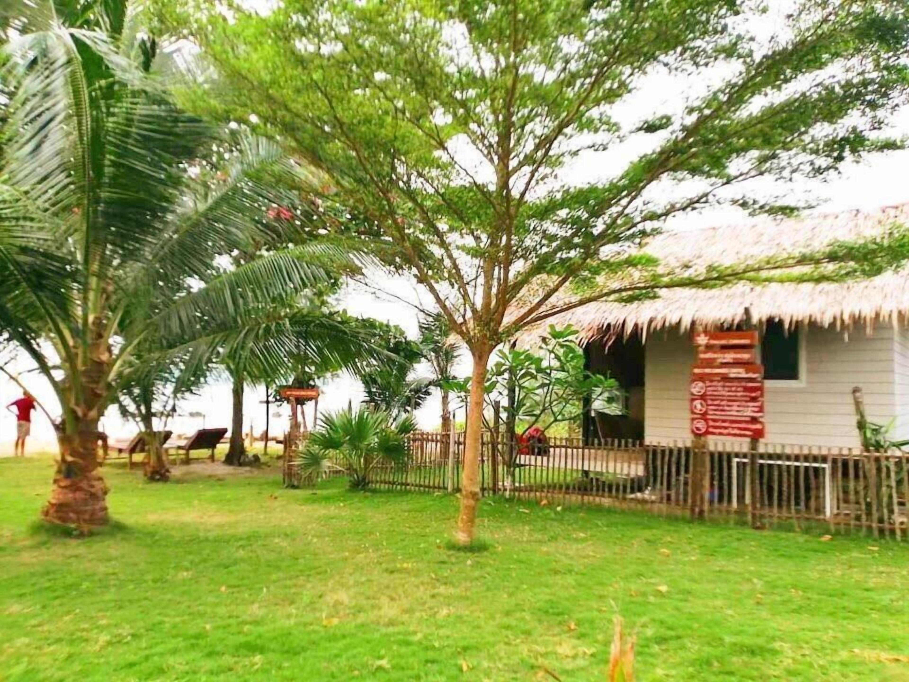 Superior Cottage, Balcony, Beach View | Property grounds
