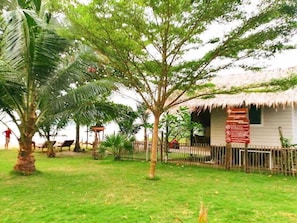 Cottage, Beach View | Property grounds