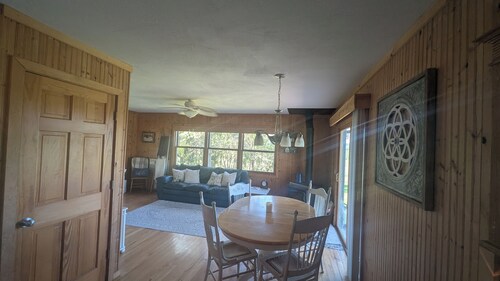 Charming 2 BR Country Cottage - Peaceful Weekend Retreat Outside of Galena