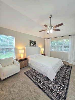 Room - Grand Conroe Retreat Near The Woodlands, Pool, 2 Primary Suites, Sleeps 8 (Conroe)