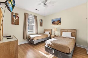 Room - 2-bedroom apartment in charming Myrtle Beach with AC (Myrtle Beach)
