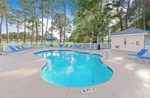 Pool - 2-bedroom apartment in charming Myrtle Beach with AC (Myrtle Beach)