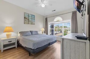 Room - 2-bedroom apartment in charming Myrtle Beach with AC (Myrtle Beach)