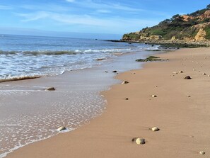 Beach - Sunset Apartment 200m from Beach with Balcony and Wi-Fi (Olhos de Água)