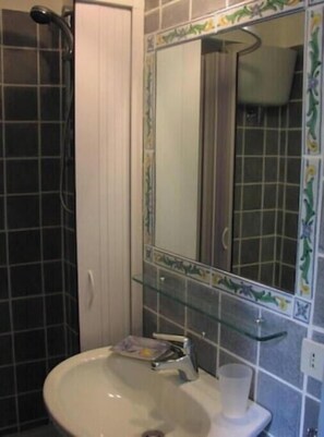 Dusche, Haartrockner, Bidet