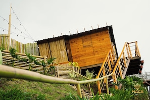 Cabin tiện nghi đơn giản, ban công, quang cảnh hồ | Ngoại thất