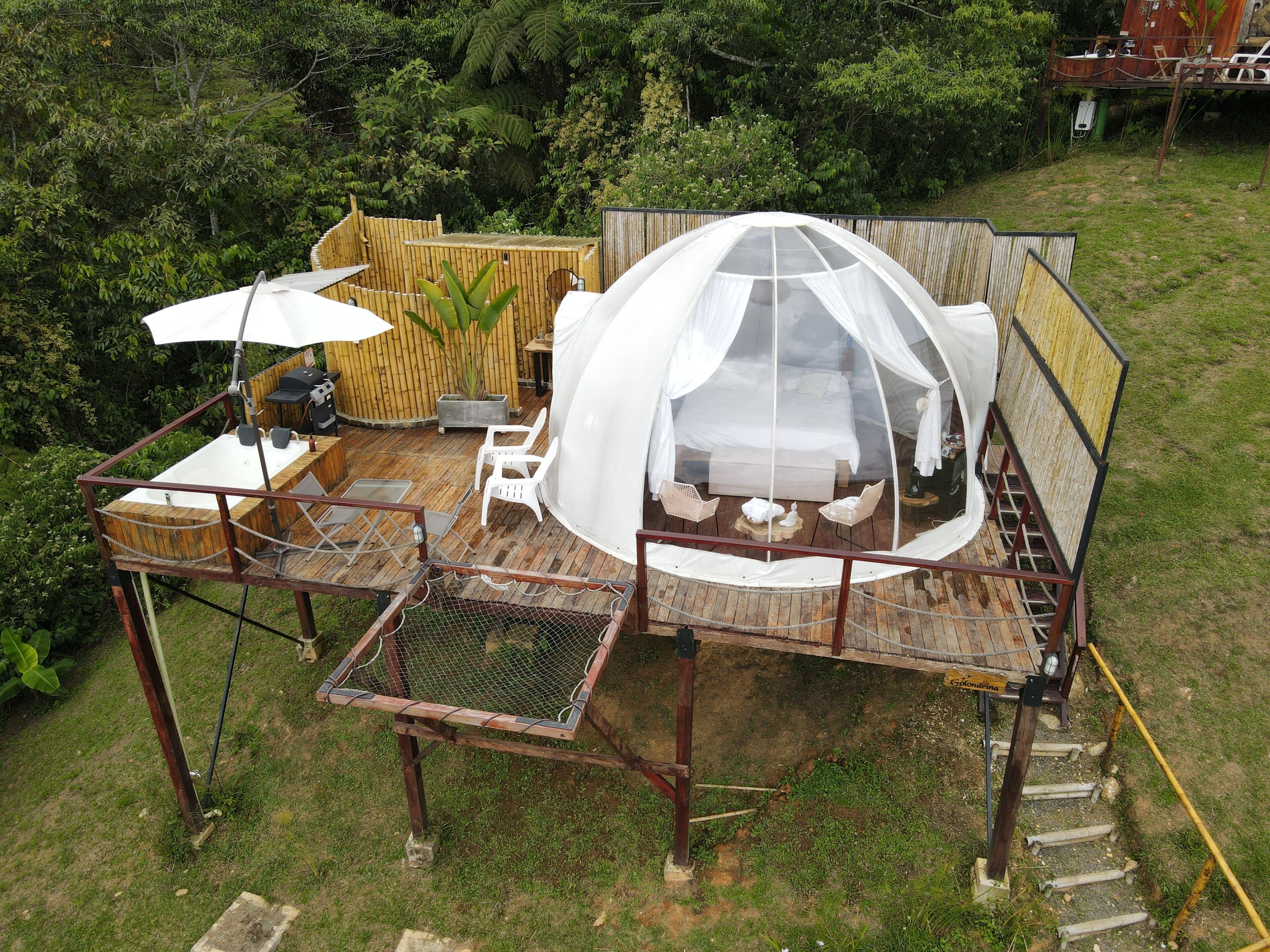 Comfort tent, uitzicht op meer | Buiten dineren