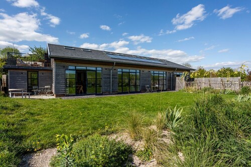 Oakwood Barn - Four Bedroom Villa, Sleeps 6