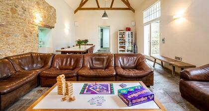Elderwood Retreat - Ten Bedroom Villa, Sleeps 20