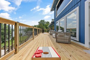 Terrace/patio - Lakefront Retreat - Pool, Private Dock & Stunning Views (Harriman)