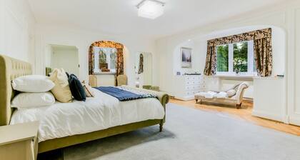 Riding Manor - Douze Chambres Villa, Couchages 24
