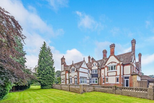 Riding Manor - Twelve Bedroom Villa, Sleeps 24