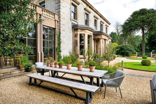 Willowdale House - Six Bedroom Villa, Sleeps 16