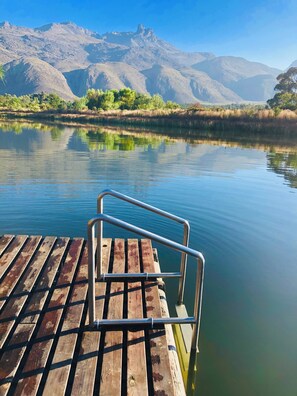 Outdoor pool - Oaksrest Vineyards Guest Farm (Ladismith)
