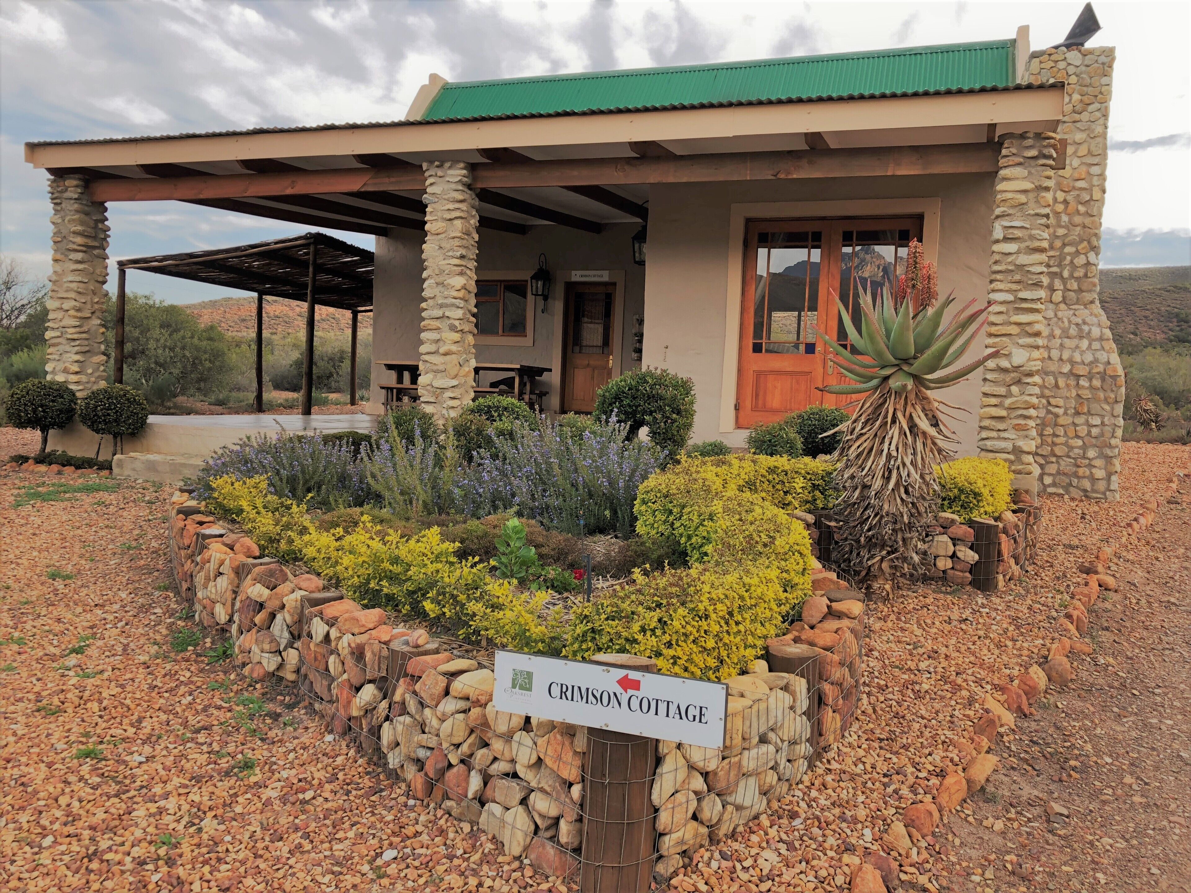Luxury Cottage, Mountain View | Blackout drapes, iron/ironing board (on request), WiFi (free)