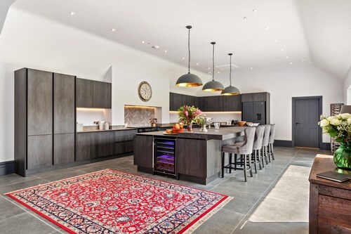 Cardigan Courtyard - Five Bedroom Villa, Sleeps 10