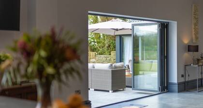 Cardigan Courtyard - Five Bedroom Villa, Sleeps 10