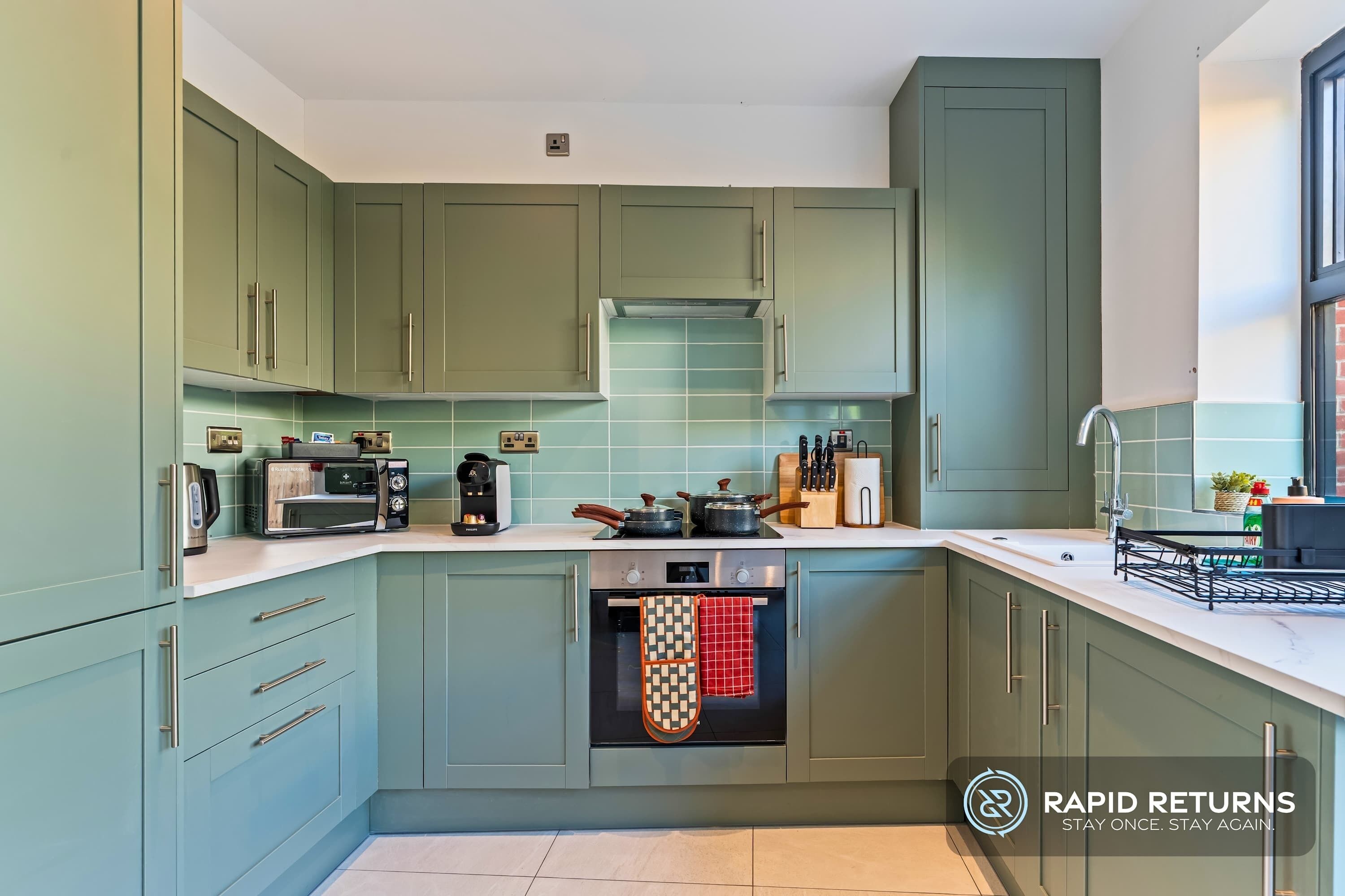 Coffee/tea maker, fridge, microwave, oven