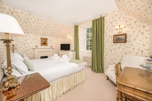Scholars Retreat - Seven Bedroom Villa, Sleeps 16