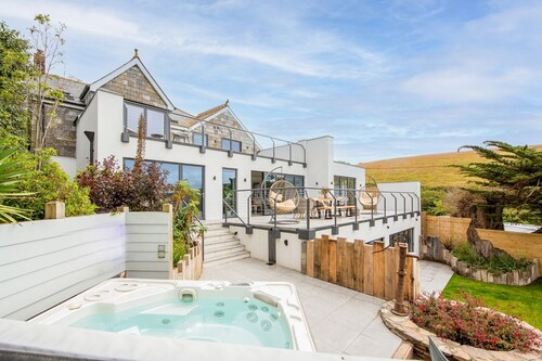 Saltwater Escape - Five Bedroom Villa, Sleeps 12