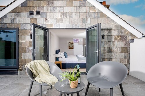 Saltwater Escape - Five Bedroom Villa, Sleeps 12