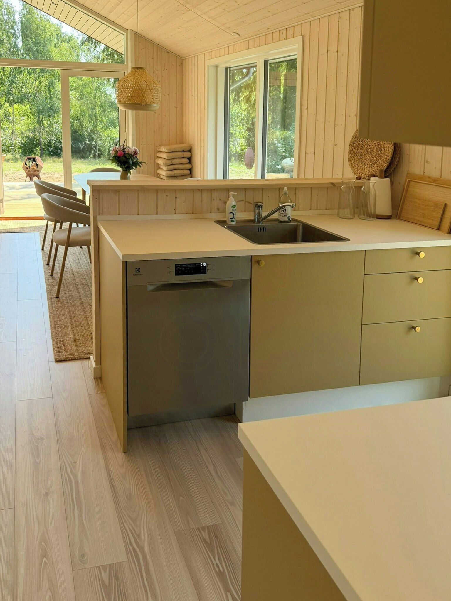 Coffee/tea maker, oven, dishwasher