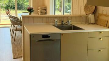 Coffee/tea maker, oven, dishwasher
