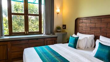 2 bedrooms, travel crib, WiFi (free), bed sheets